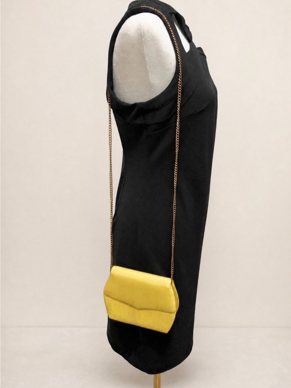 🎁 Vintage Butter Yellow Silk Crossbody Shoulder Bag Gold Chain Strap-Minimalist